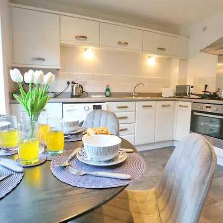 Lejlighed Modern Two-bedroom House Close To Centre