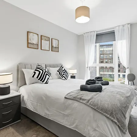 Lux 2bd, Free Parking & Wifi, Near Mcr Center And Media