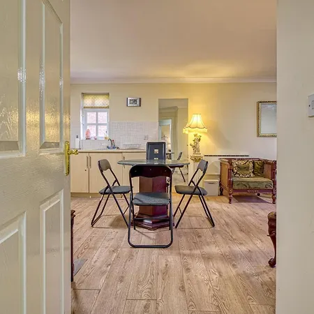 Spacious Free Parking Victoria Park - Pass The Keys *