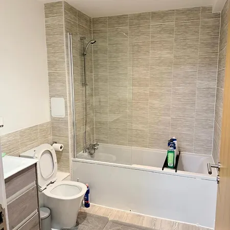 Apartamento Mega12 Luxury Modern At Centre,2 Bath, 2 Toilets, 2 King Beds,-free Car Park Mánchester