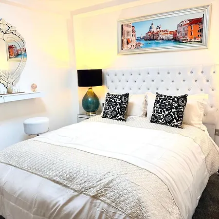 Mega12 Luxury Modern At Centre,2 Bath, 2 Toilets, 2 King Beds,-free Car Park * Mánchester