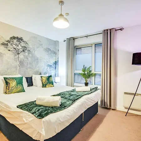 Pinecone - Centre Mánchester