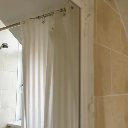 Free Parking, Large House For Contractors & Families, Sleeps 6, 15mins To Centre