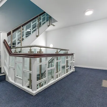 King Bed Flat In The Heart Of The - Pass The Keys شقة *