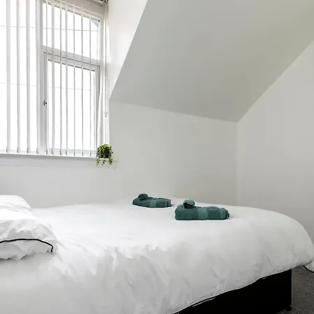 Free Parking, Large House For Contractors & Families, Sleeps 6, 15mins To Centre *