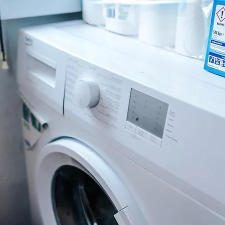 Stylish Home, Sleeps 7, Pool Table, Free Parking, Free Wi-fi, Full Kitchen, Perfect For Groups * Manchester