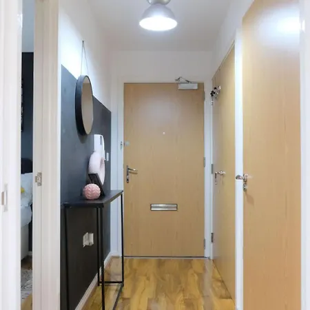 1-schlafzimmer-wohnung- 3 Gaeste Mit Parkplatz Und Wi-fi By Interhome Apartament