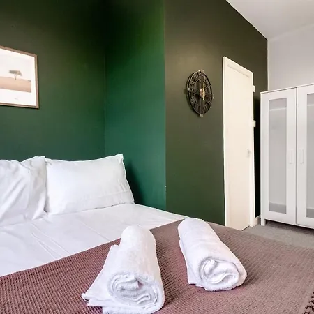 Appartement Spacious 4 Bedroom House With Pacman,darts, Netflix By Vista Short Lets *