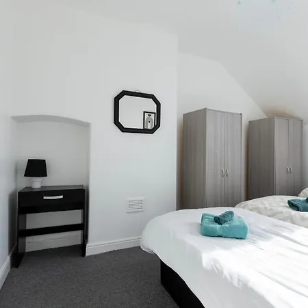 Free Parking, Large House For Contractors & Families, Sleeps 6, 15mins To Centre *