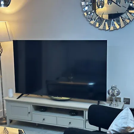 Apartamento Mega12 Luxury Modern At Centre,2 Bath, 2 Toilets, 2 King Beds,-free Car Park