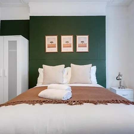 Appartement Spacious 4 Bedroom House With Pacman,darts, Netflix By Vista Short Lets Manchester