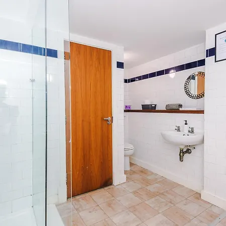Modern 2br Flat For 4 Full Kitchen * 曼彻斯特