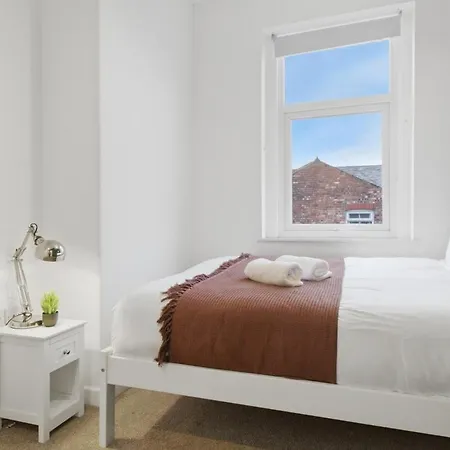 Appartement Spacious 4 Bedroom House With Pacman,darts, Netflix By Vista Short Lets *