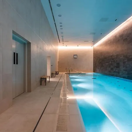 Stylish & Spacious 2 Bedroom 2 Bathroom *