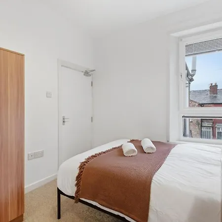 Spacious 4 Bedroom House With Pacman,darts, Netflix By Vista Short Lets