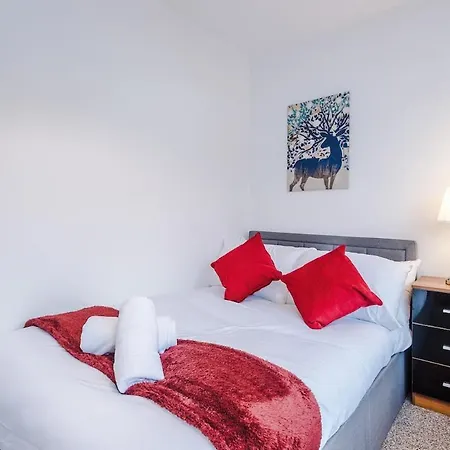 Appartement Stylish Home, Sleeps 7, Pool Table, Free Parking, Free Wi-fi, Full Kitchen, Perfect For Groups *