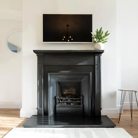 Free Parking, Large House For Contractors & Families, Sleeps 6, 15mins To Centre