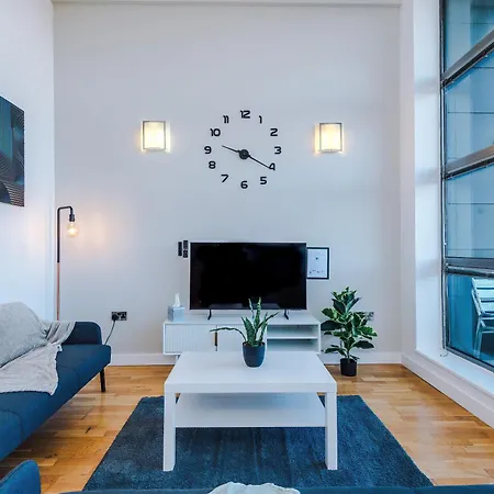 Modern 2br Flat For 4 Full Kitchen 公寓 *