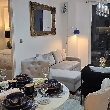 Mega12 Luxury Modern At Centre,2 Bath, 2 Toilets, 2 King Beds,-free Car Park Apartamento