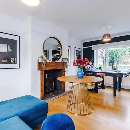 Stylish Home, Sleeps 7, Pool Table, Free Parking, Free Wi-fi, Full Kitchen, Perfect For Groups Appartement Manchester