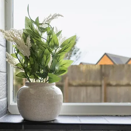 Free Parking, Large House For Contractors & Families, Sleeps 6, 15mins To Centre * Manchester