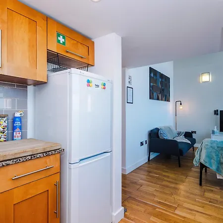 Modern 2br Flat For 4 Full Kitchen 公寓 *