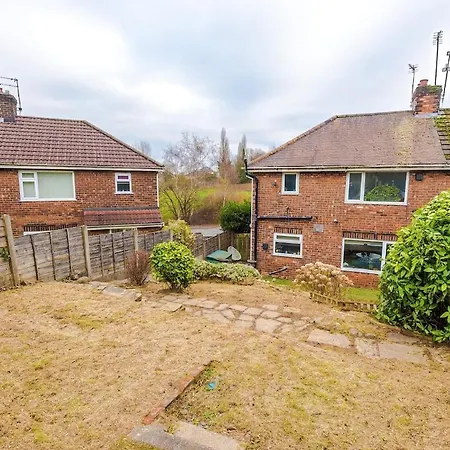 Stylish Home, Sleeps 7, Pool Table, Free Parking, Free Wi-fi, Full Kitchen, Perfect For Groups Appartement