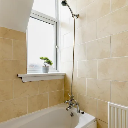 Free Parking, Large House For Contractors & Families, Sleeps 6, 15mins To Centre *