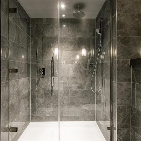 Dakota 5* Manchester