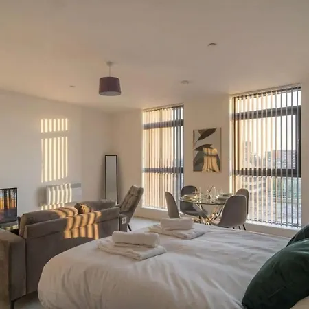 Modern In Salford Great Views Daire Manchester