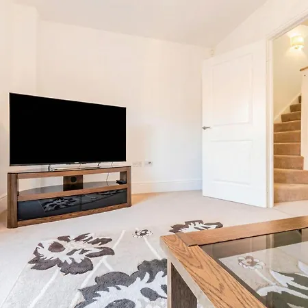 Spacious 4-bedroom In Moston, Manchester