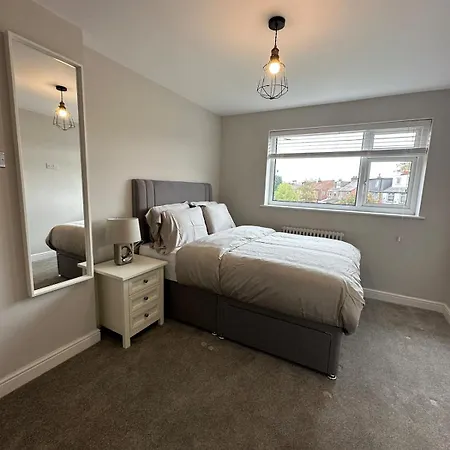 Town House In Stretford *