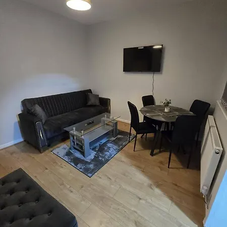 Lovely Large 3 Bedroom House * Mánchester