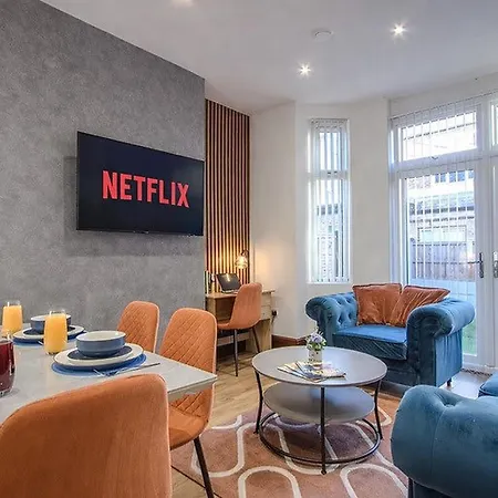 Spacious Home, Contractor Stay, Prime Location Prázdninový dům *