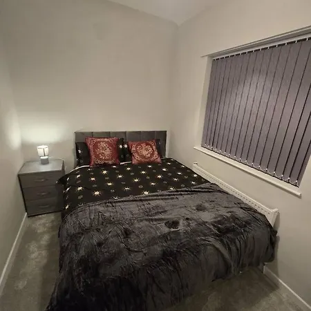 Lovely Large 3 Bedroom House * Mánchester