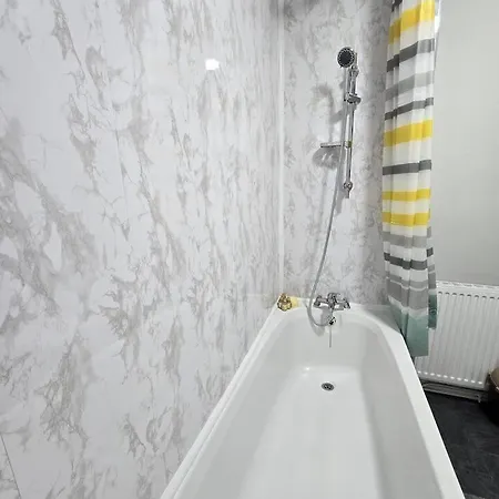 Lovely Large 3 Bedroom House Mánchester