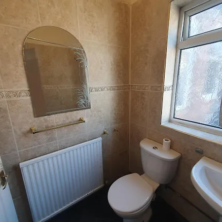 Unite The Propstay, Old Trafford Albergue