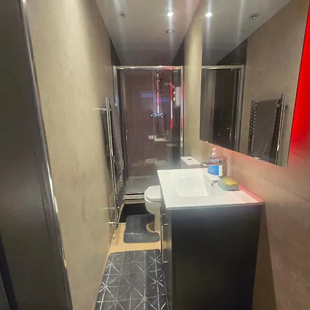 Charming Ground Floor Tudor Free Wifi Apartamento Mánchester