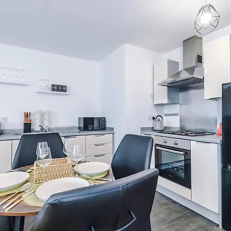 Stylish 2 Bedroom, 2 Bathroom With Free Parking 맨체스터