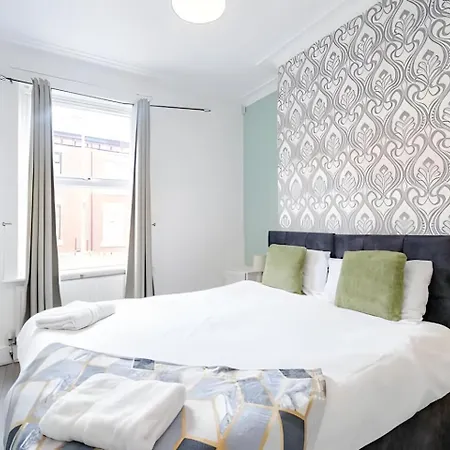 Daire Etihad Stadium - Spacious Stay, 5 Mins To Stadium