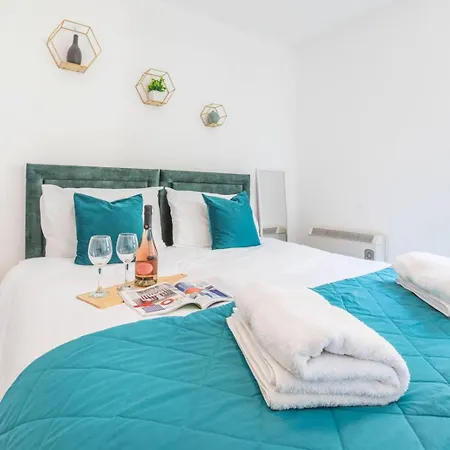 Modern Near Mediacity, Airport And Old Trafford With Secure Parking Апартаменты *