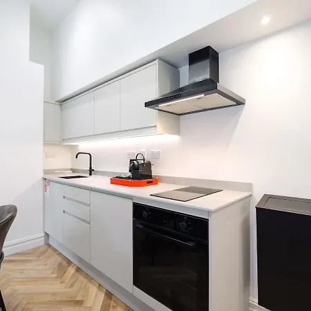 Nap At The Heim * Μάντσεστερ