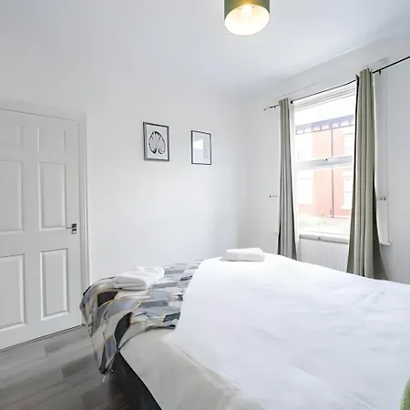 Etihad Stadium - Spacious Stay, 5 Mins To Stadium Daire *