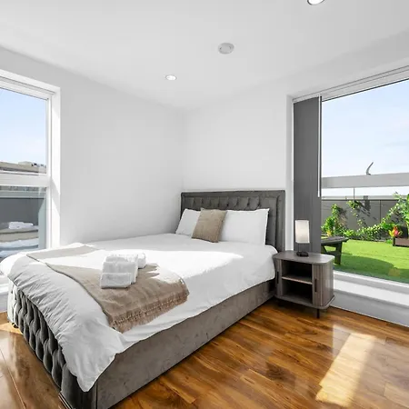 Penthouse Skyline - 2br, Massive Terrace Retreat Manchester