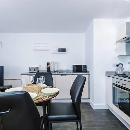 아파트 Stylish 2 Bedroom, 2 Bathroom With Free Parking *