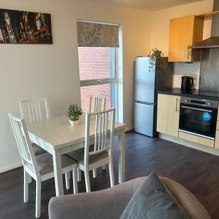 Comfortable 2-bedroom Flat Close Etihad And Coop Live