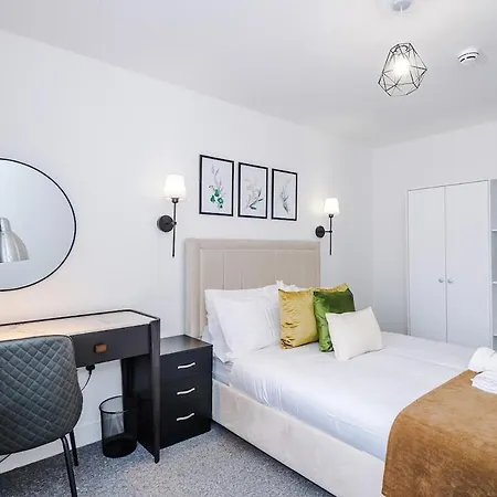 Stylish 2 Bedroom, 2 Bathroom With Free Parking 아파트 *