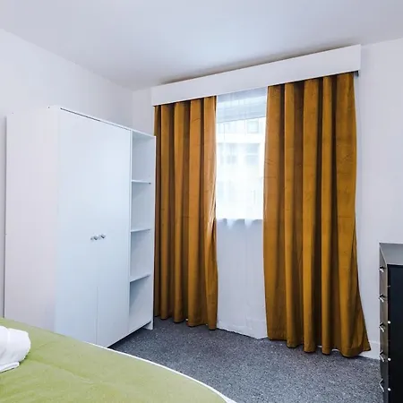 Stylish 2 Bedroom, 2 Bathroom With Free Parking 맨체스터