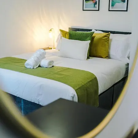 아파트 Stylish 2 Bedroom, 2 Bathroom With Free Parking *