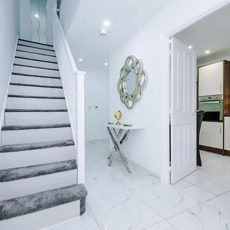 דירה Luxury 3 Bedroom House Close To Center *